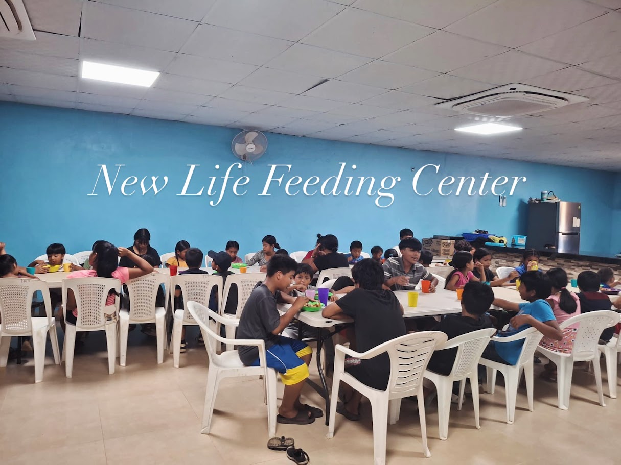 Children eating at the New Life Feeding Center in Panama
